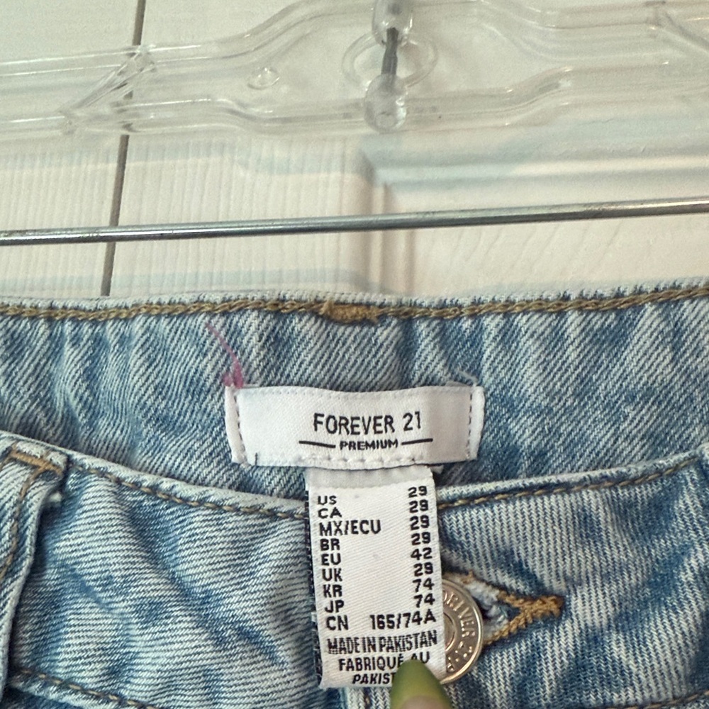 Blue Jeans - Picture 2 of 5